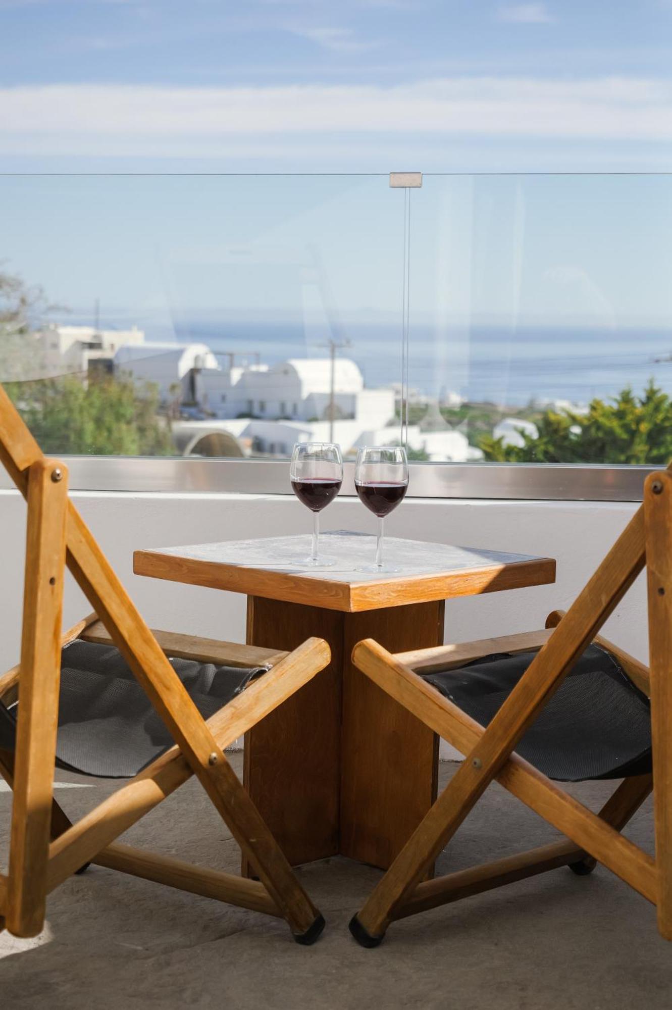 Valery Suites Фира Екстериор снимка
