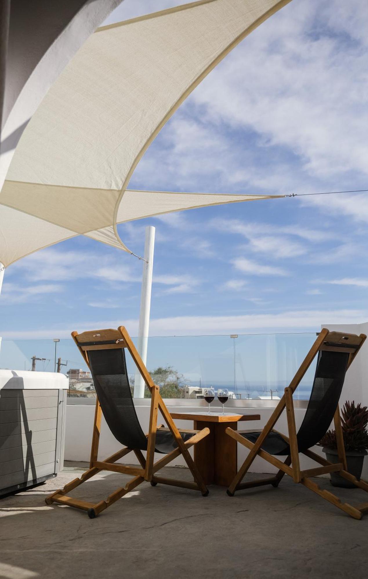 Valery Suites Фира Екстериор снимка